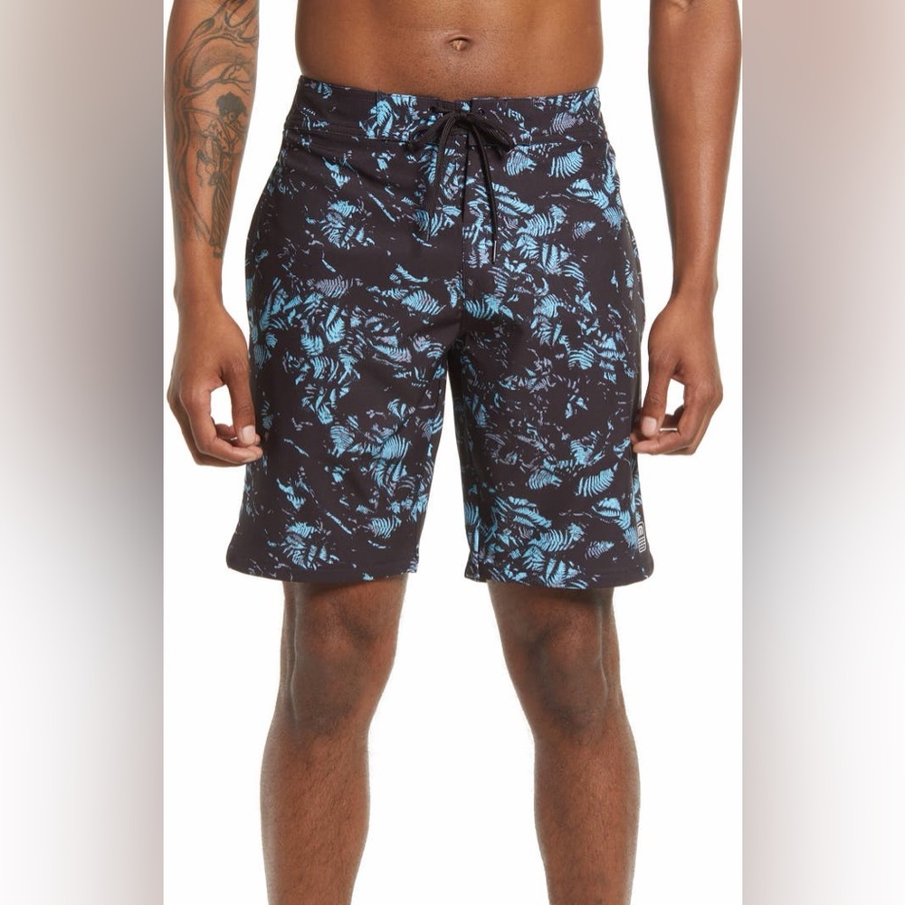Travis Mathew Men's Inaminit Leaf Print Swim Trunks size 30